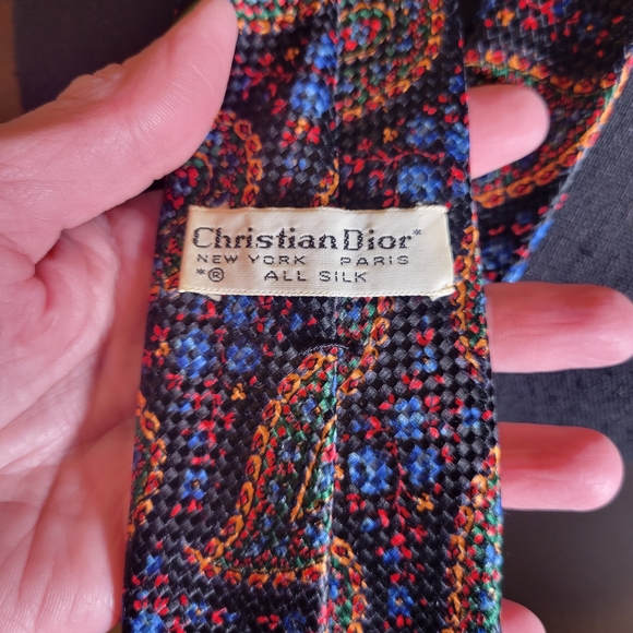 VINTAGE CHRISTIAN DIOR PAISLEY SILK TIE - Picture 7 of 7